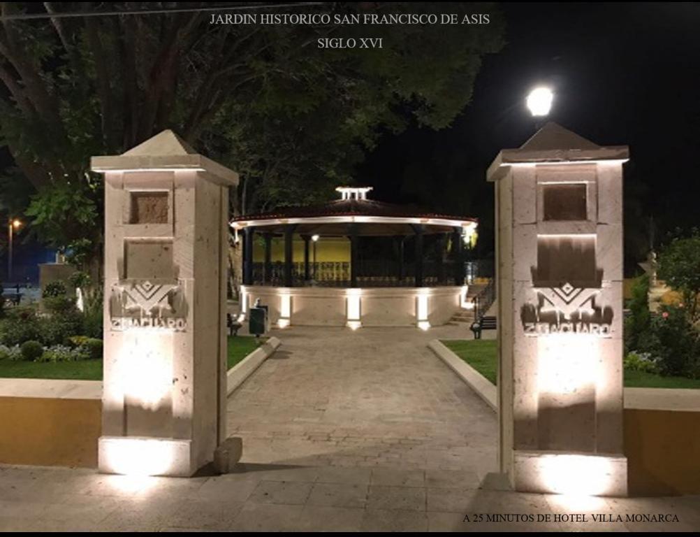 Hotel Villa Monarca Inn Ситакуаро Экстерьер фото