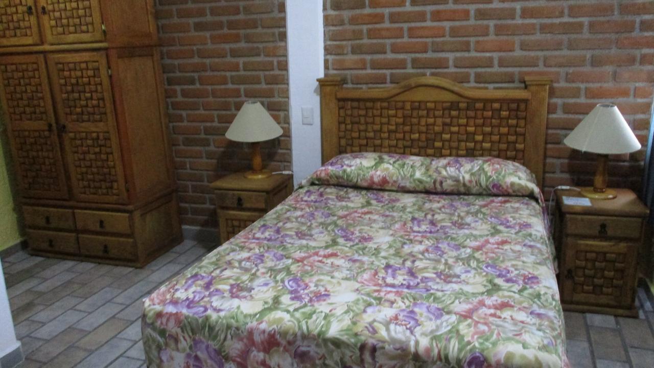 Hotel Villa Monarca Inn Ситакуаро Экстерьер фото
