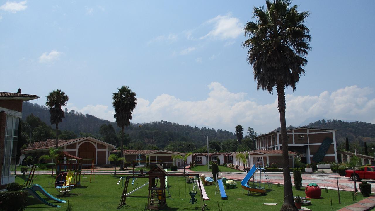 Hotel Villa Monarca Inn Ситакуаро Экстерьер фото