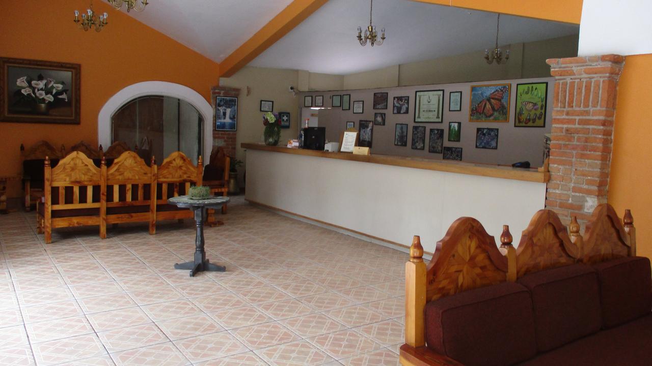 Hotel Villa Monarca Inn Ситакуаро Экстерьер фото