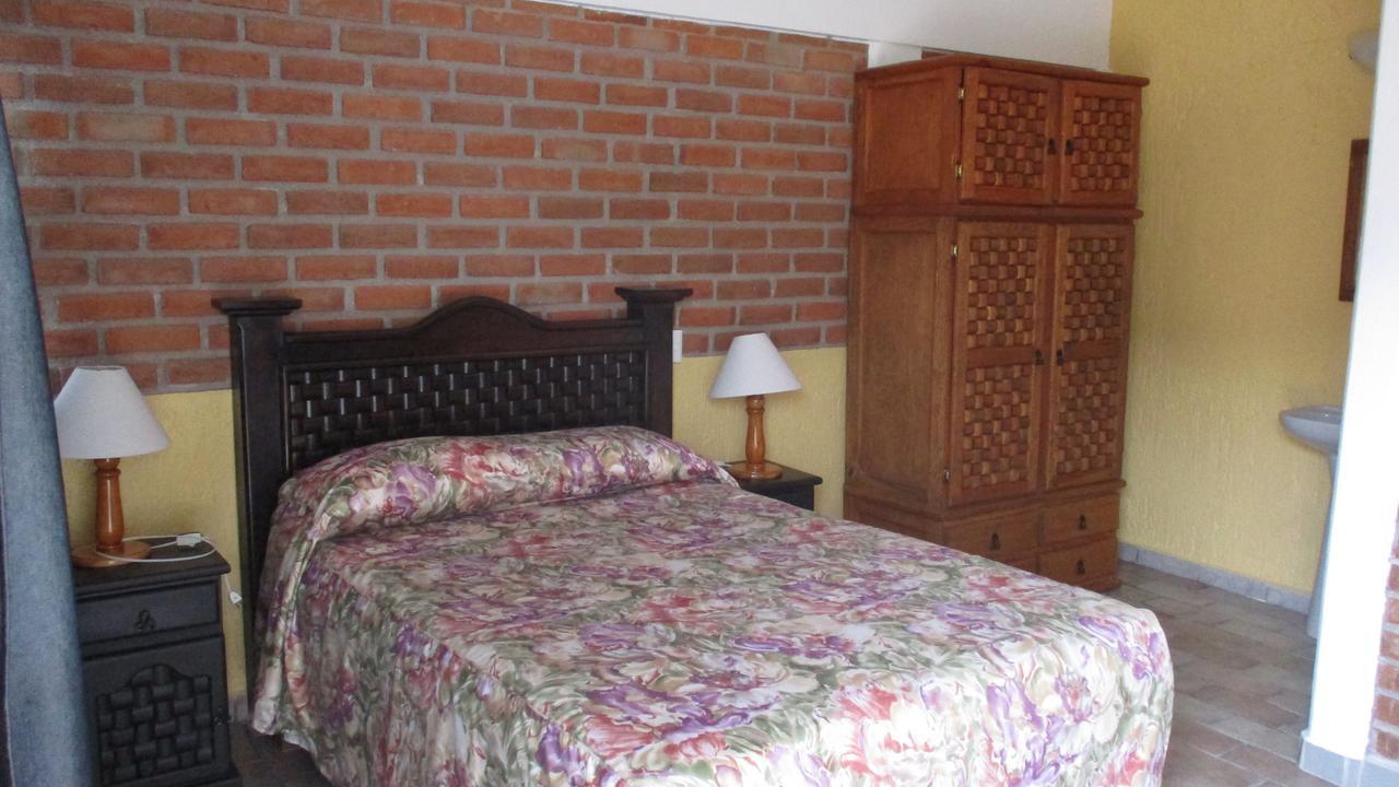 Hotel Villa Monarca Inn Ситакуаро Экстерьер фото
