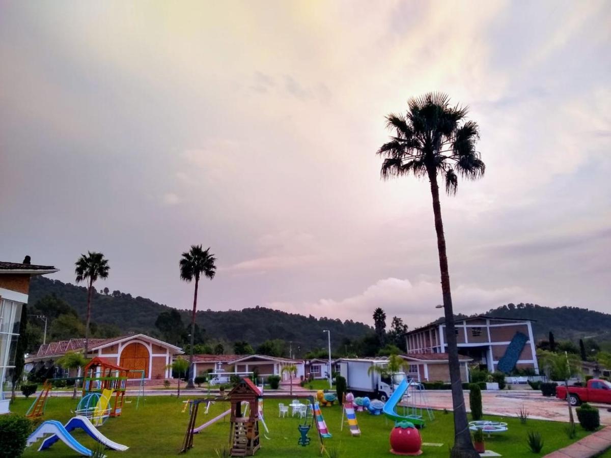 Hotel Villa Monarca Inn Ситакуаро Экстерьер фото