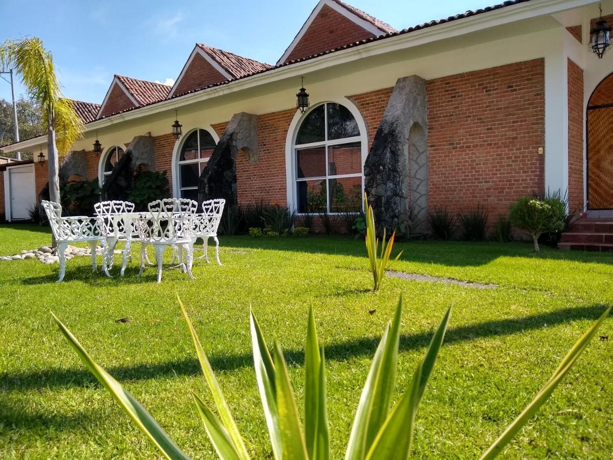 Hotel Villa Monarca Inn Ситакуаро Экстерьер фото